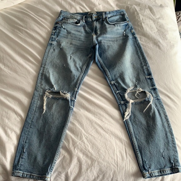 Zara Denim - Zara women’s cropped jeans size 6 European 38 ripped knee